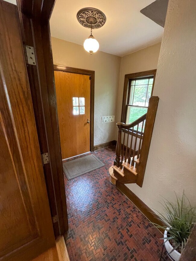 Building Photo - 3015 W 43rd St