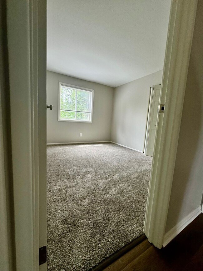 Building Photo - Modern 2-Bedroom Apartments in Crown Point, IN – Pet Friendly!