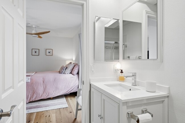 Building Photo - 125 S Juanita Ave