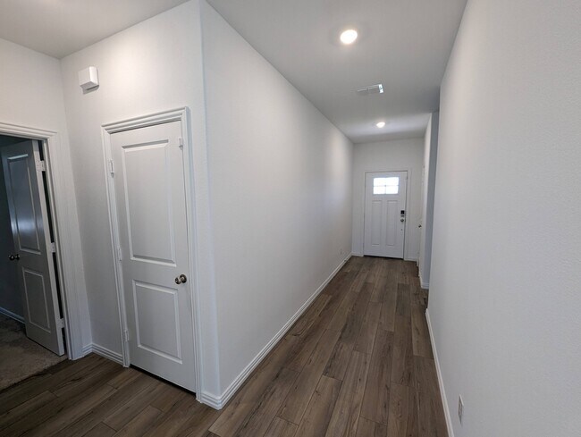 Building Photo - 14821 Lone Rock Lane