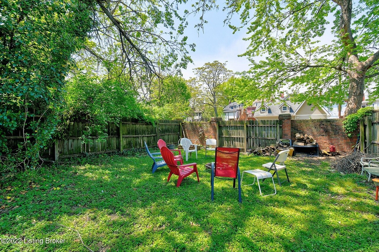 fire pit & Barbecue - 1216 S 1st St