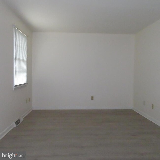 Building Photo - 11 Beacon Ct