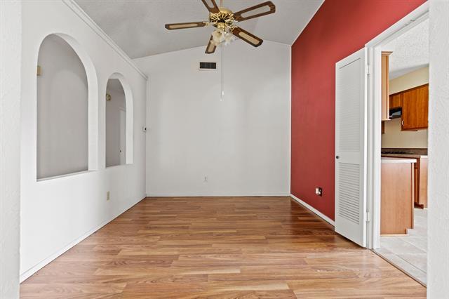 Building Photo - 2219 Greenvalley Dr