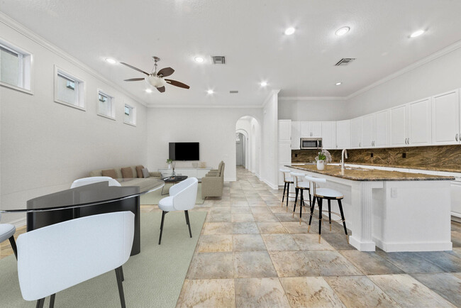 Building Photo - 12520 NW 79th Manor