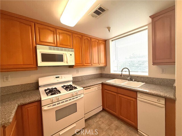 Building Photo - 3317 Del Mar Ave
