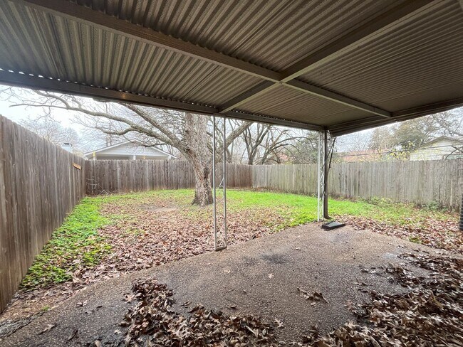 Building Photo - 2/2 WITH TWO Car Garage in GREAT Location