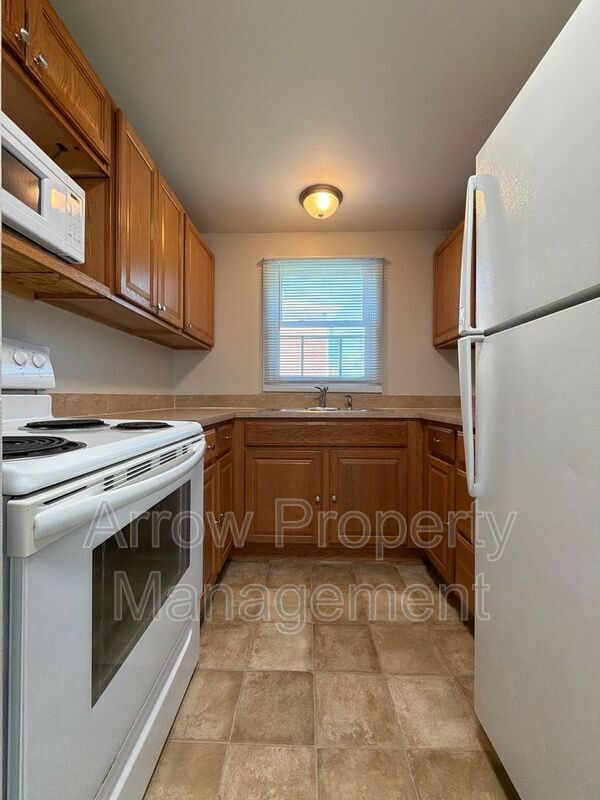 Building Photo - 5447 Benton St