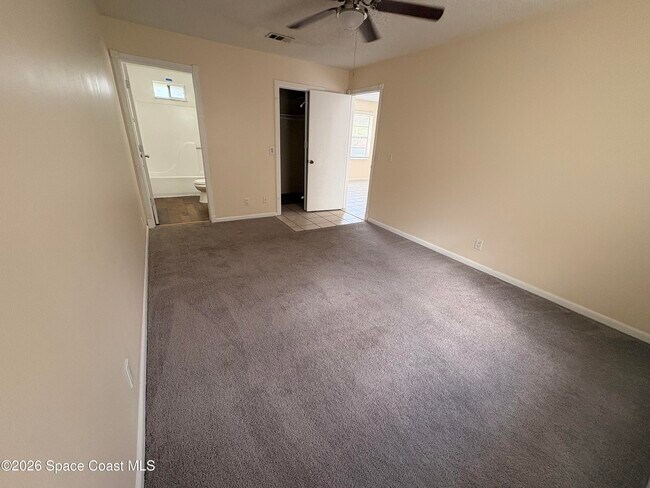 Building Photo - 2000 Agora Cir SE