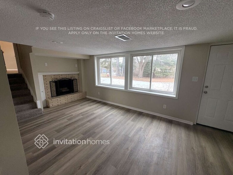 Building Photo - 2241 Randy Ave