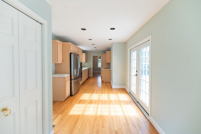 Building Photo - Lovely, Updated 3-Bedroom, 1-Bath Home in Greensboro w/ Fenced Yard