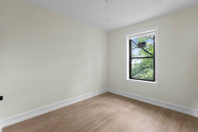 Building Photo - 4636 N Hamilton Ave