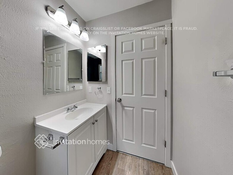 Building Photo - 3714 S Pitkin Cir