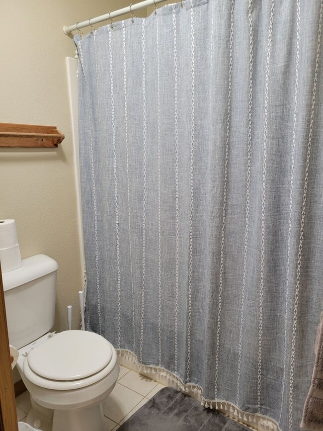 Building Photo - 5 Bedroom Duplex Unit