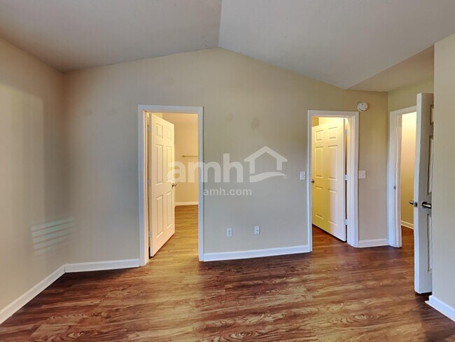 Building Photo - 634 Mable Dr