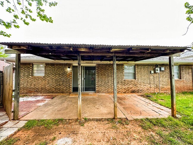 Building Photo - Beautiful 3 Bedroom - 1.5 Bathroom in Must...