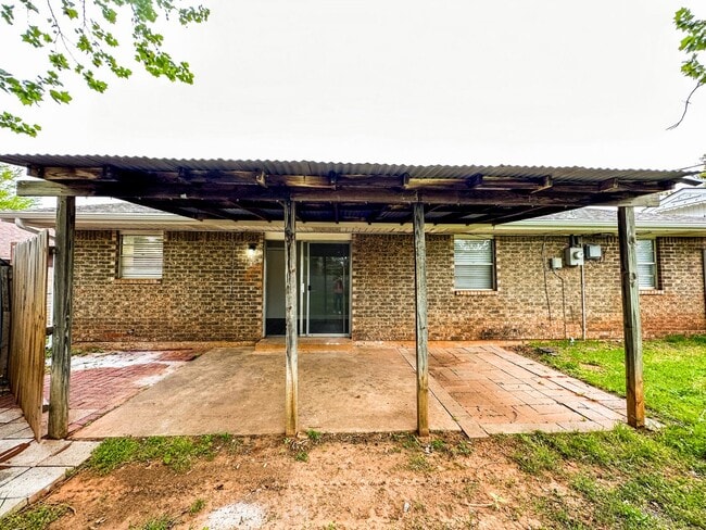 Building Photo - MOVE IN SPECIAL!  Beautiful 3 Bedroom - 1....