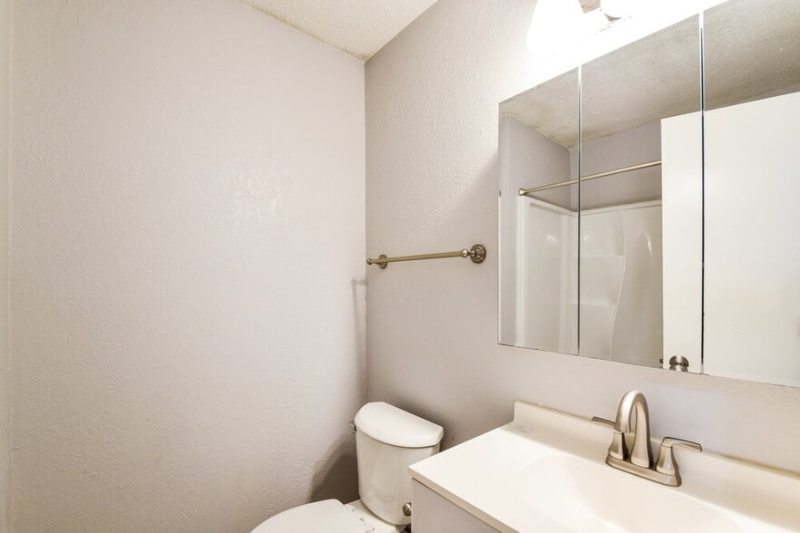 Building Photo - 5691 Briarwood Dr