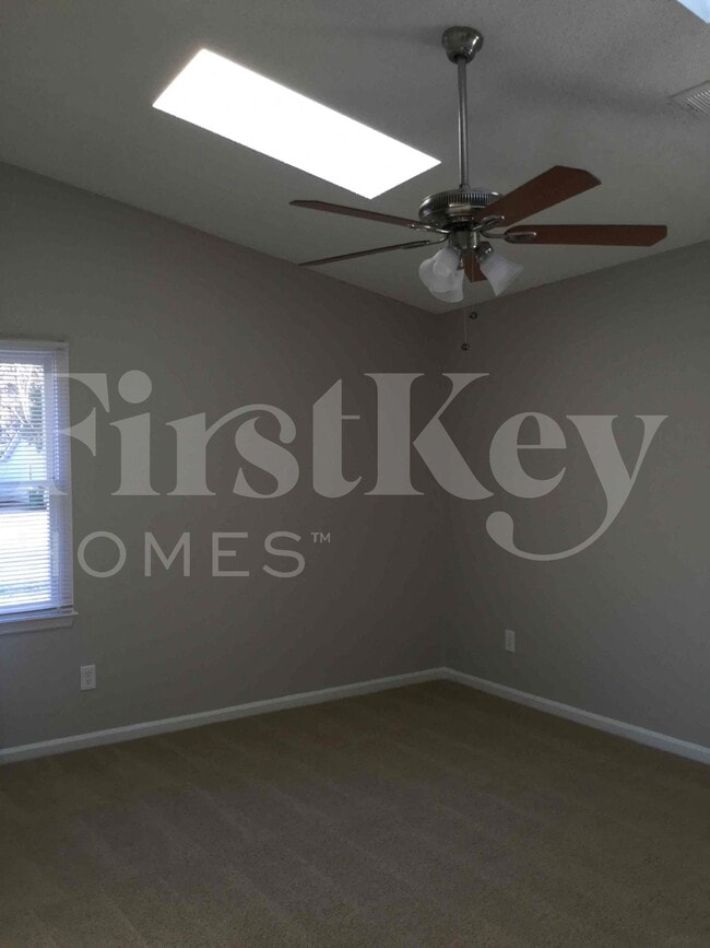 Building Photo - 5800 Old Meadow Rd