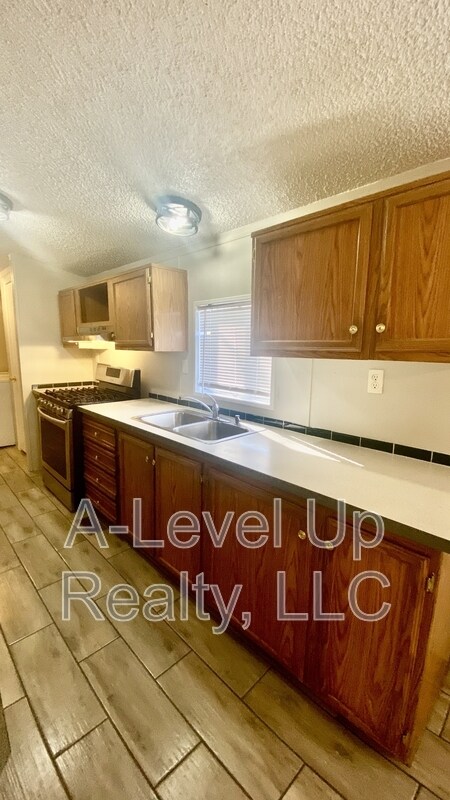 Building Photo - 307 W Lee St