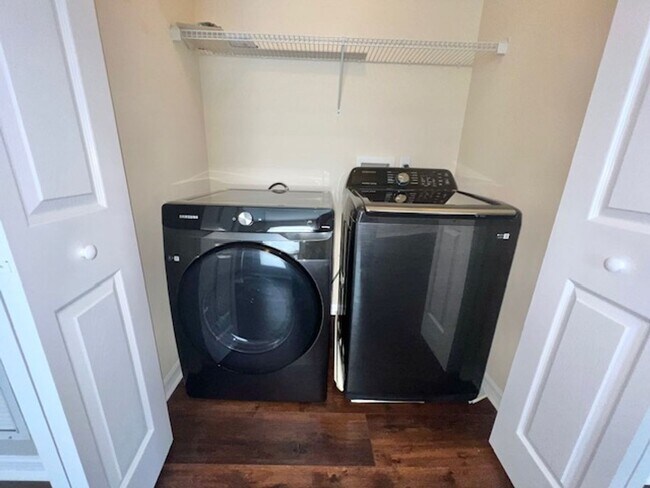Building Photo - OVIEDO RENTAL!Wonderful 3 bd 2.5 ba corner...