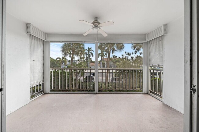 Building Photo - 920 Dogwood Dr