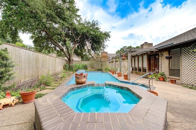 Building Photo - 12307 Rocky Knoll Dr