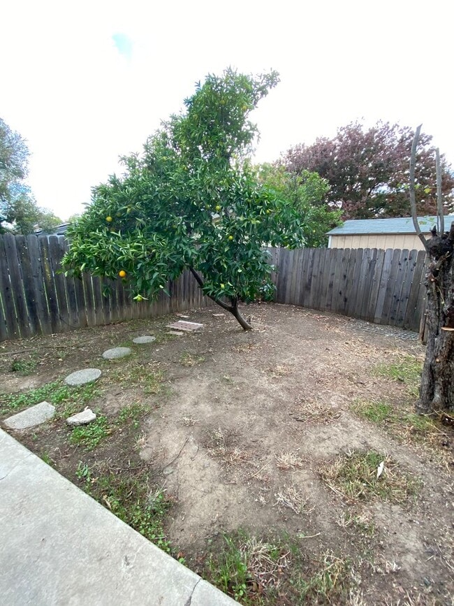 Building Photo - Available NOW - Cute 3 Bed 2 bath home in ...