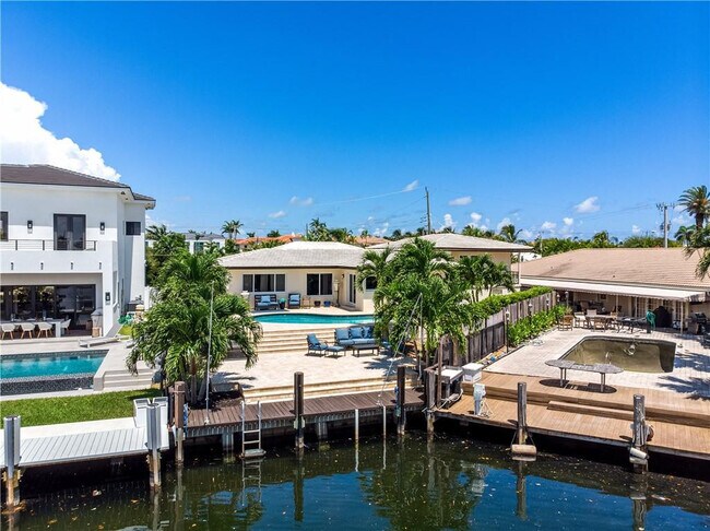 Building Photo - 2948 NE 35th Ct