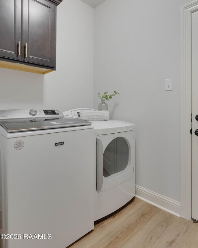 Building Photo - 102 Gilded Ln