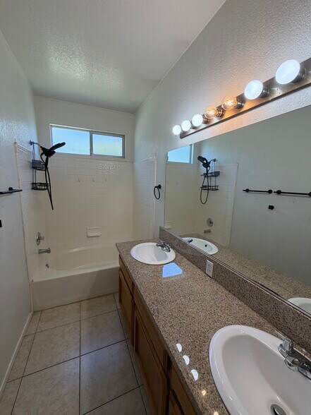Building Photo - 10808 Tivoli Ct