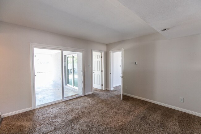 Building Photo - GORGEOUS, COMPLETELY REMODELED 5 BEDROOM, ...