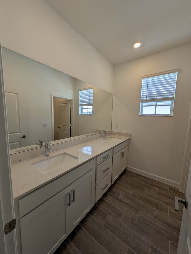 Building Photo - 6831 Cobia Cir