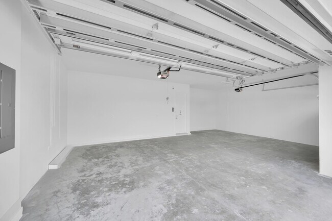 Building Photo - 10040 Stockrun Dr