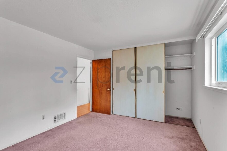 Building Photo - Unit 2