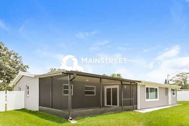 Building Photo - 3 Bedroom Pet-Friendly Home in BRANDON, FL with Main Street Renewal