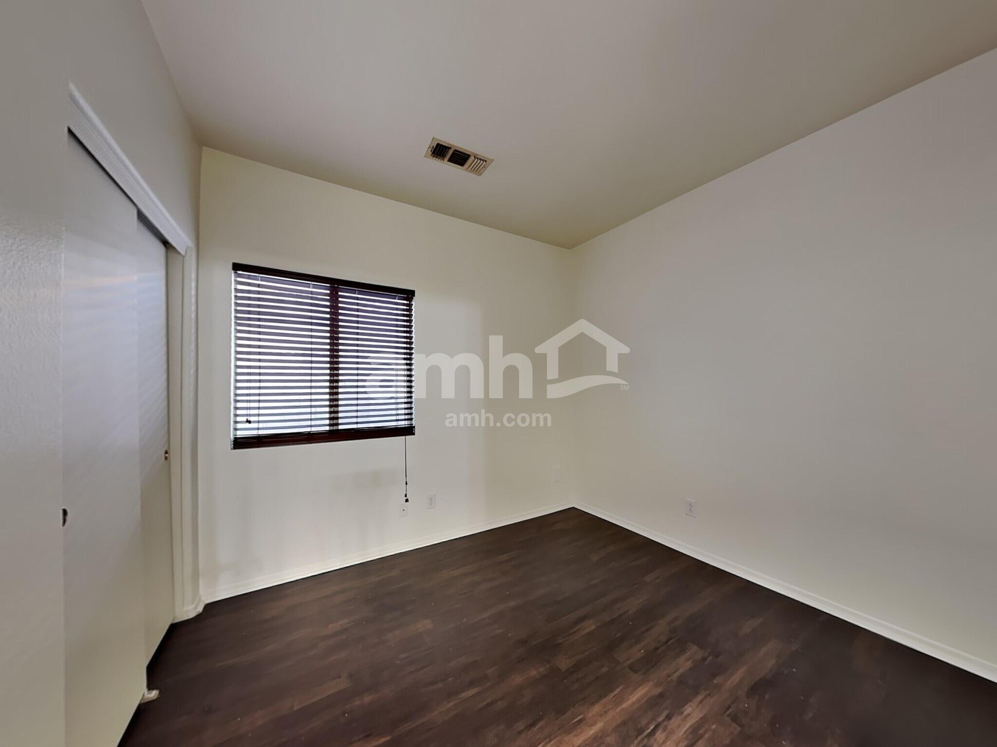 Building Photo - 2852 E Devon Ct