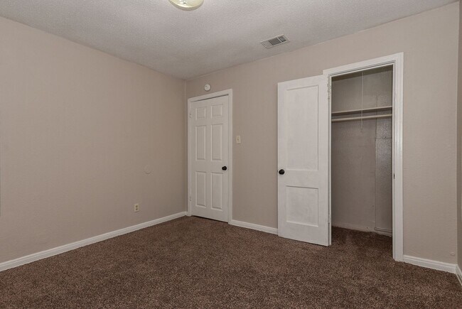 Building Photo - 1103 Pecan Ave