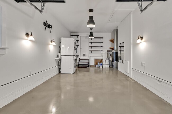 Building Photo - Beacon Hill 2 bed 1 bath home