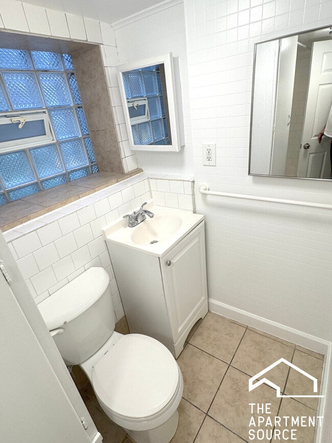 Building Photo - 6452 W Dickens Ave
