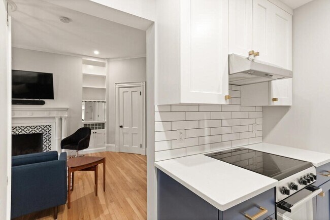 Building Photo - 473 Beacon St