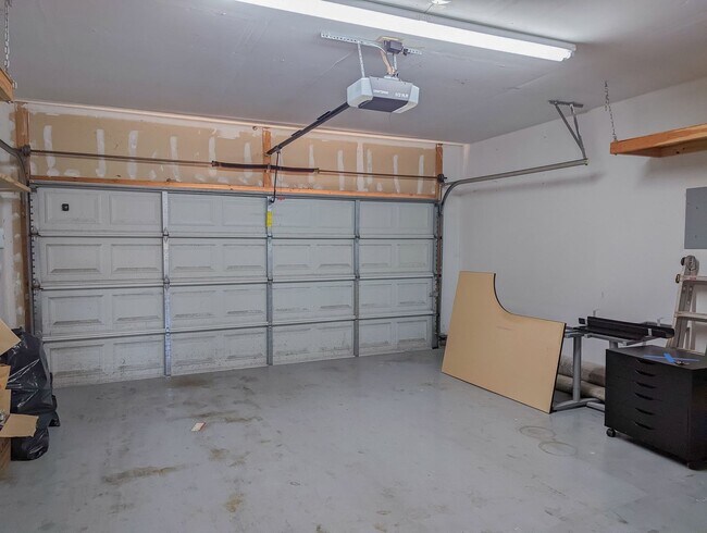 Building Photo - Stylish 4-Bed, 3.5-Bath Rental with Great ...