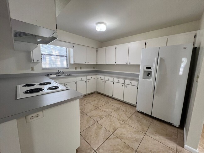 Building Photo - 3583 Raintree Cir
