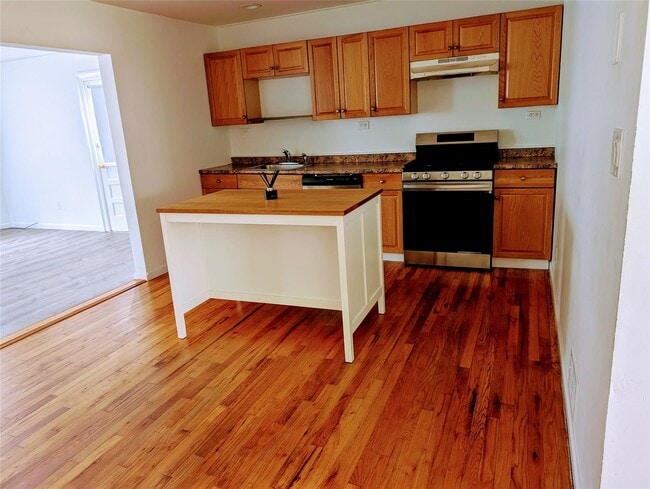 Primary Photo - 107 Morton Blvd