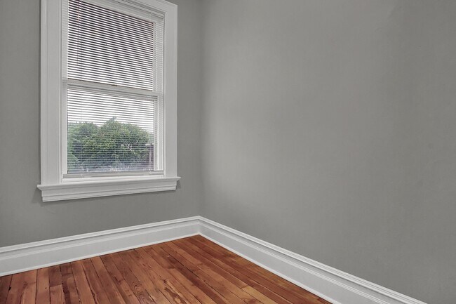 Building Photo - 2927 Magnolia Ave