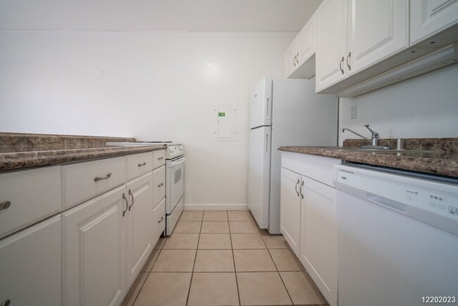 Building Photo - This 2 bedroom, 1 bathroom unit is on the 2nd story in the Makaha Valley Plantation condos. It is...