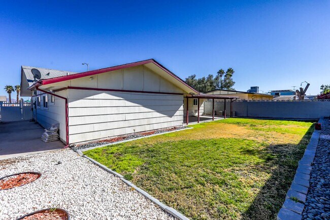 Building Photo - Beautiful, nicely updated, ENERGY EFFICIENT HOME FOR LOW UTILITY BILLS