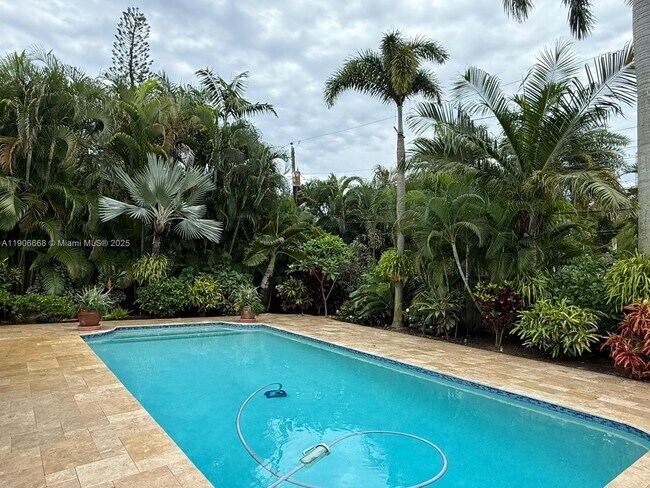 Building Photo - 1728 NE 39th St