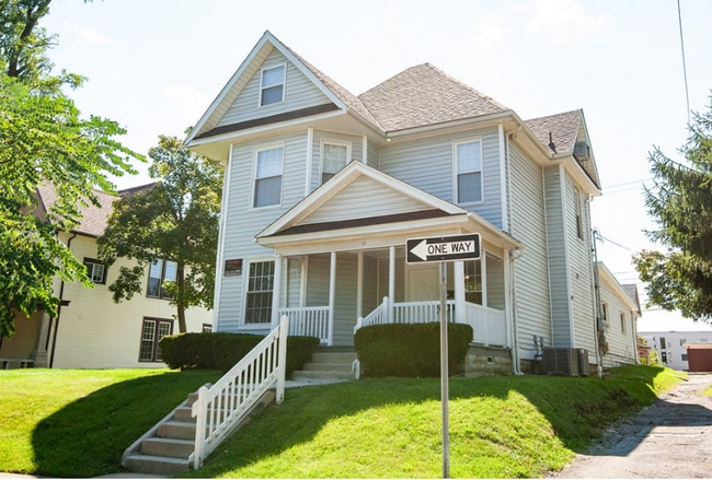 Primary Photo - 521 N Washington St