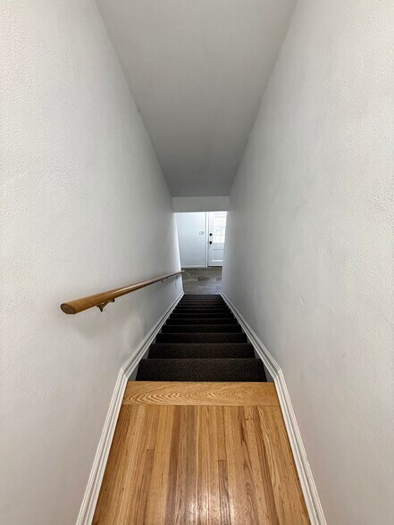 Foyer - 1009 9th St S