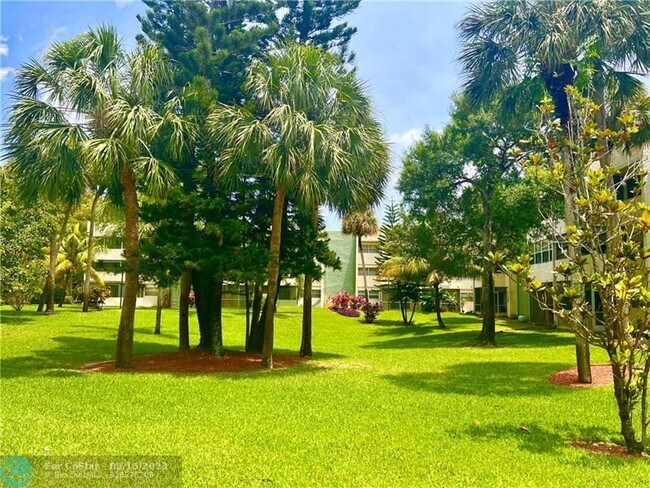 Building Photo - 5155 E Sabal Palm Blvd
